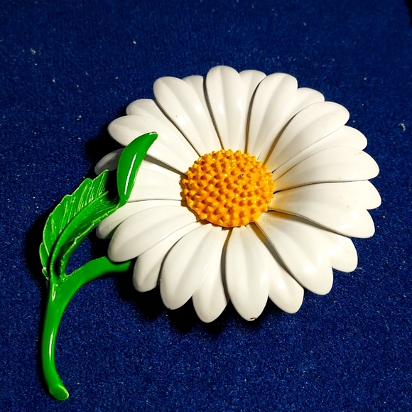 Vintage Daisy Brooch - Picture 1 of 2